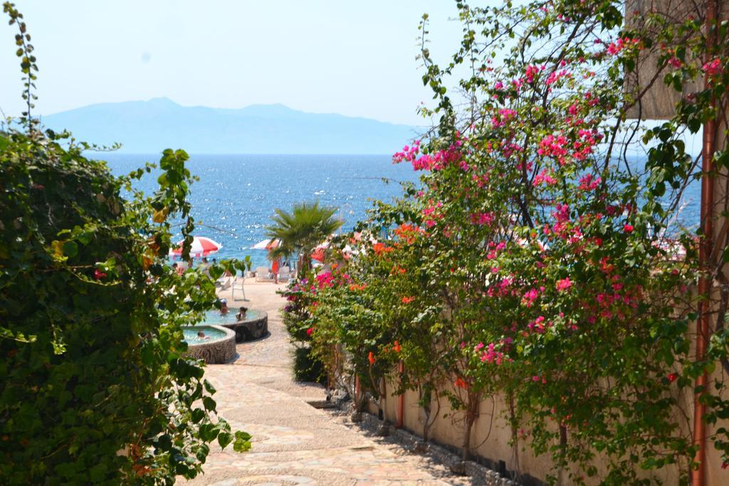 Vila 15 Bougainville Saranda Zewnętrze zdjęcie